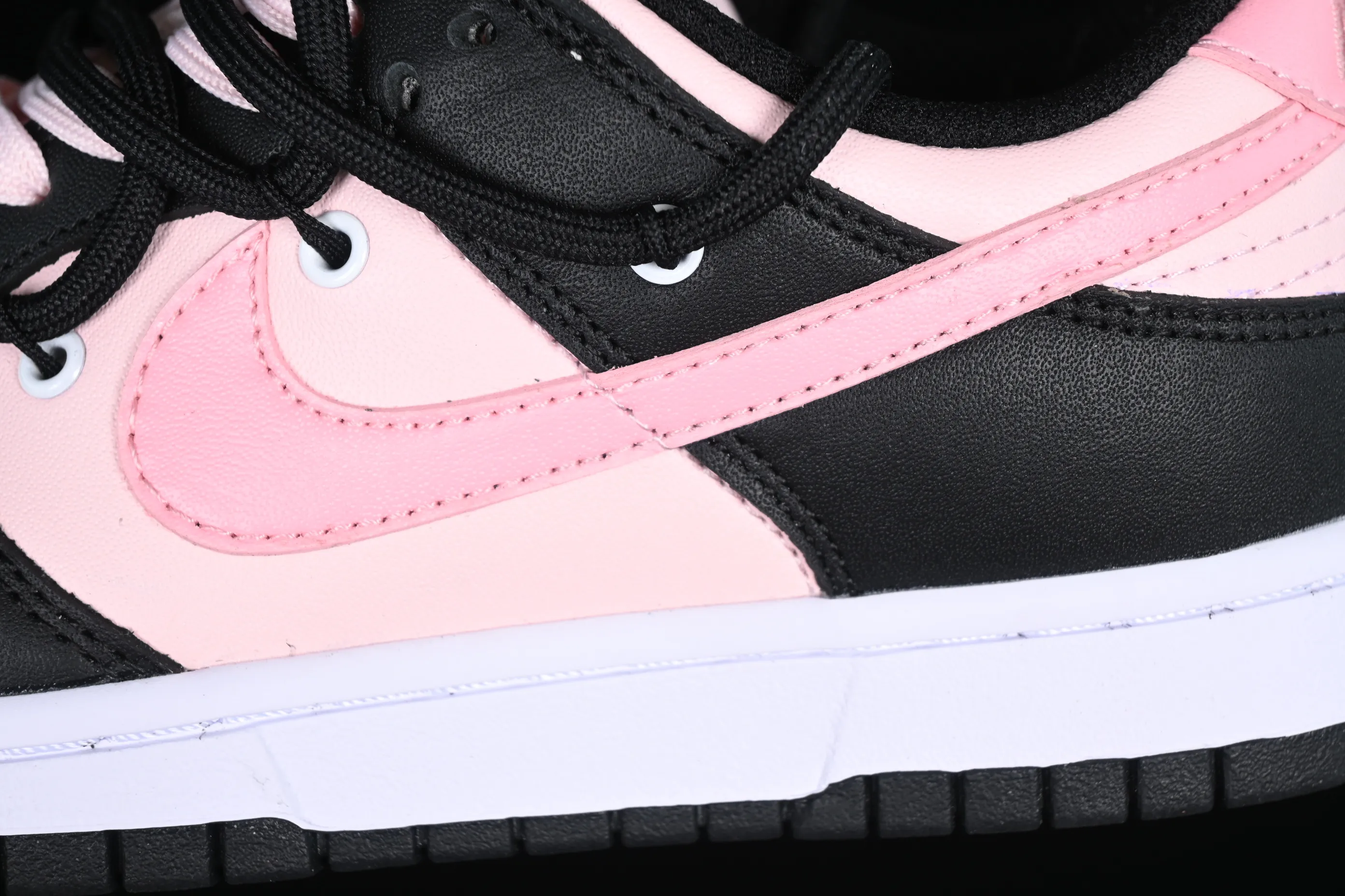 All Categories Nk SB Dunk Series Nk SB Dunk Low Low-top Sneakers Gift Box Nk Dunk Low Tokyo Raspberry Black Pink Customized Deconstructed Strap Casual Sneakers CW1590-100